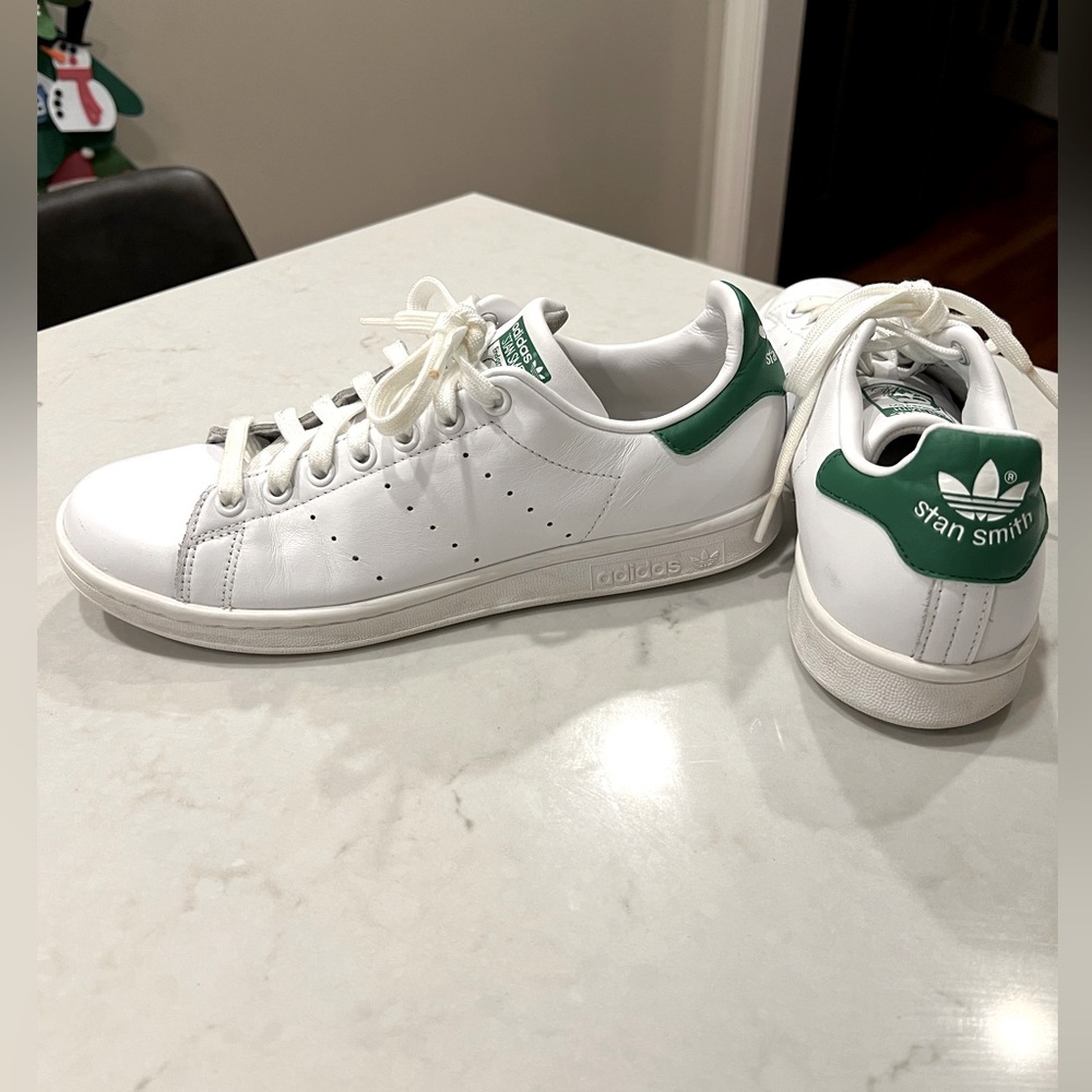 Adidas Stan Smith Tennis Shoes - Green. Men’s size 8. Fits Women size 9.5.